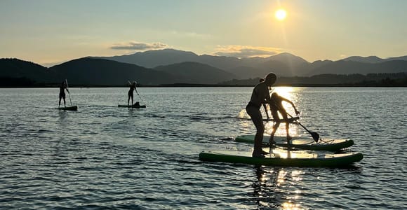 SUP-Tour bei Sonnenuntergang auf dem Velenje-See mit Spielen