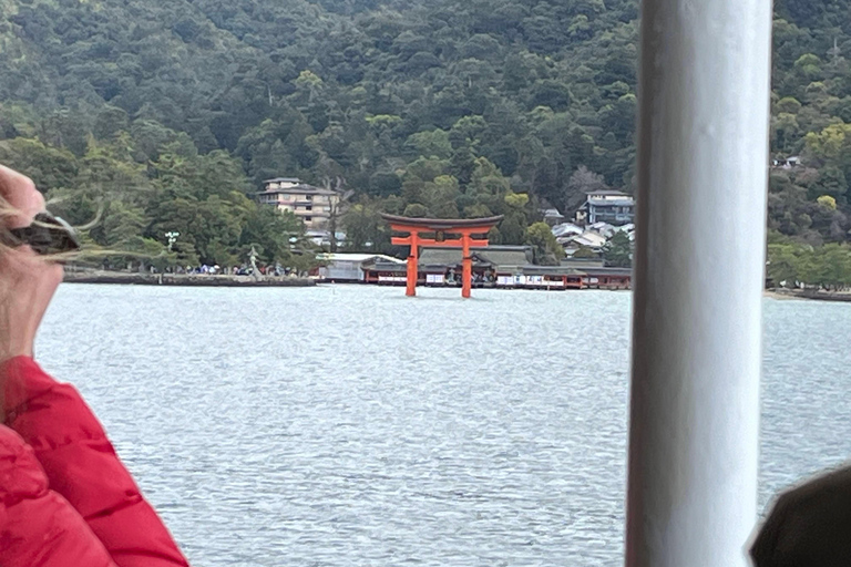 Hiroshima: rundtur till Peace Memorial Park och ön MiyajimaHiroshima: personer med JR Pass eller biljett till höghastighetståg