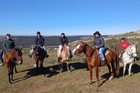 Villa Serrana: Excursión de lo más destacado que incluye pernoctación en el GeoDomo y paseos a caballo