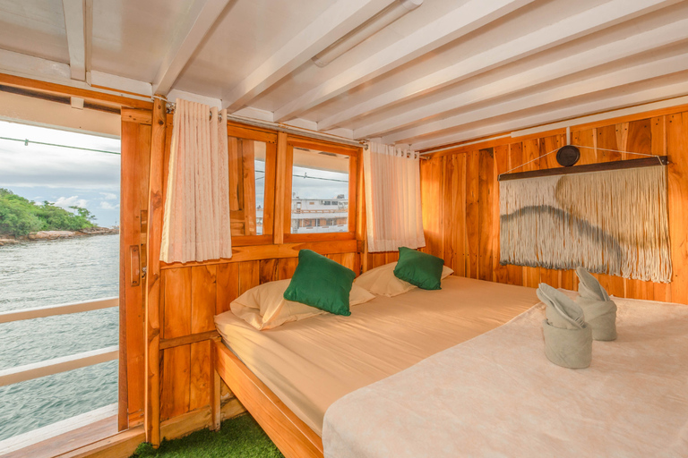 Komodo Dragon Expedition: 3D2N Private/Open Trip Liveaboard 3D2N Open Trip Private Room