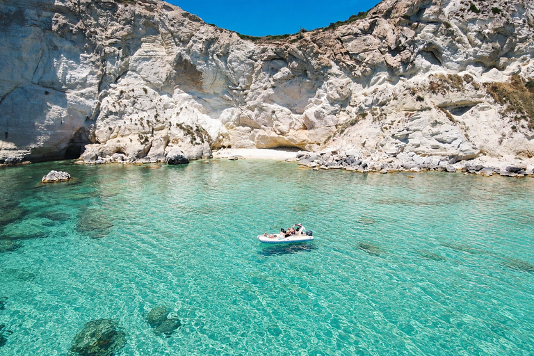Cagliari: Boat Excursion along the Coast with a Swim and Aperitif Cagliari: Fast Boat Excursion along the Coast with Swimming and Aperitif