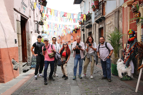 Walking photo tour in Quito's Historic Center private