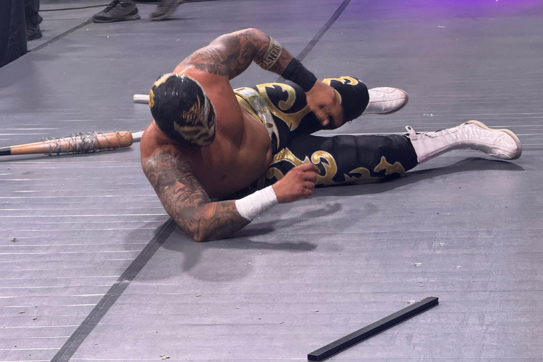 Mexico City:AAA x WWE Lucha Libre Tour with Guide and Ticket Mexico City: Lucha Libre Match with Ice Cream & Guide