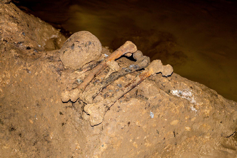 Expédition dans les grottes de Karajía Sarcophagi et Quiocta