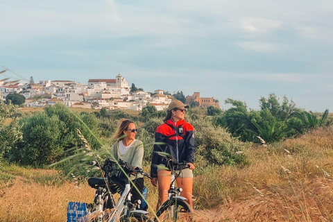 Ferragudo Dorf: Ein Elektrofahrrad mieten