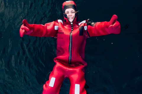 Stockholm: Vandring, utomhusmatlagning och kallvattenflytningPickup from Stockholm - drop-off Vaxholm