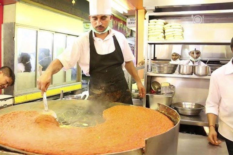 Tour gastronômico pelas ruas e praias de Mumbai com mais de 10 degustaçõesTour pela comida de rua e praia de Mumbai: coma e beba como um morador local