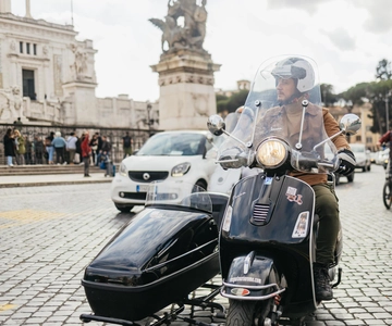 Rome: Highlights Vespa Sidecar Tour with Coffee and Gelato
