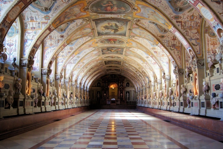 Best of Munich 1-Day Private Tour with Tickets and Transport 8-hour: Old Town, St. Peter, English Garden & Residenz