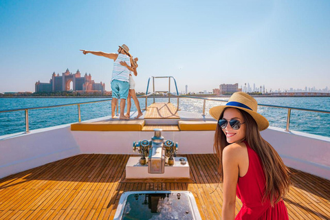 Dubai: Luxury Yacht Tour with Water Soft Drinks Dubai: Sunset Luxury Yacht Tour with Snack Box & Soft Drinks