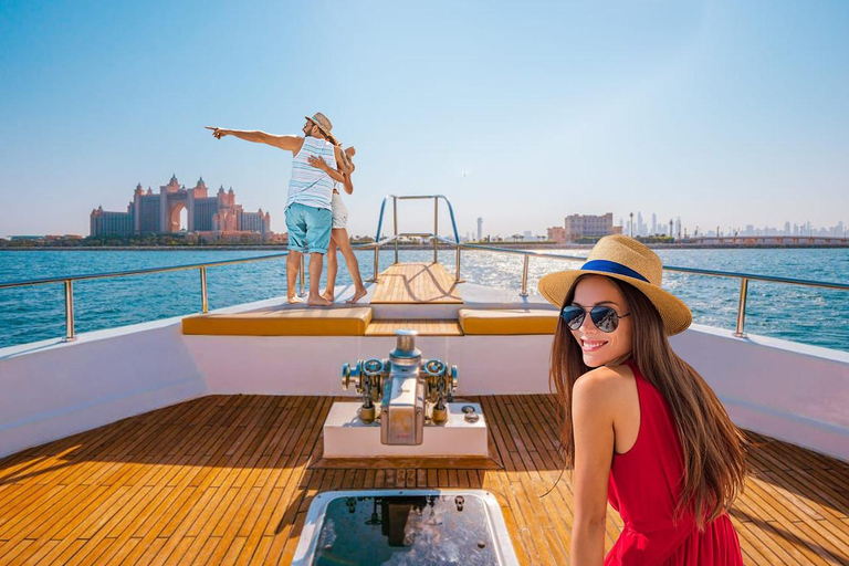 Dubai: Luxury Yacht Tour with Water Soft Drinks Dubai: Sunset Luxury Yacht Tour with Snack Box & Soft Drinks