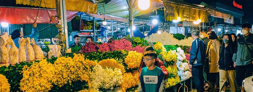 Visitez 5 quartiers et les joyaux cachés de Saigon en moto