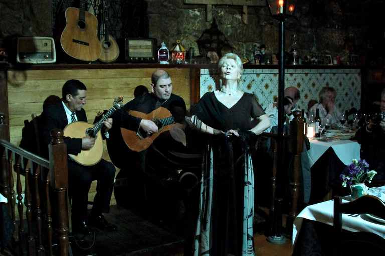 Oporto: Visita Nocturna con Cena Tradicional y Espectáculo de Fado