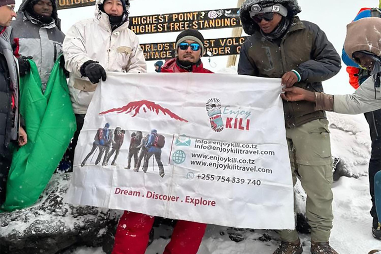 8 dias de magia no Kilimanjaro na Rota Lemosho8 dias de escalada da Rota Lemosho no Kilimanjaro