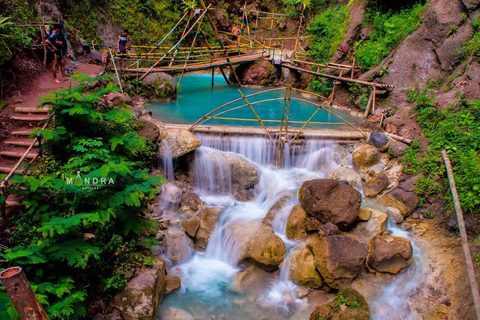 Cascata de Kembang Soka: Uma fuga refrescante da natureza