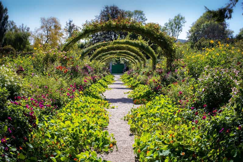 Ogrody Moneta w Giverny i Pałac Wersalski z Paryża GetYourGuide