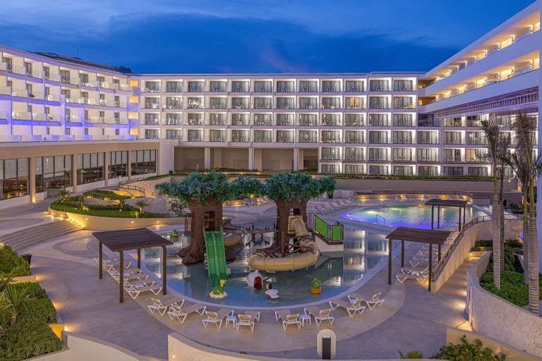 Prywatny transfer z lotniska CUN do ośrodka Sensira Resort