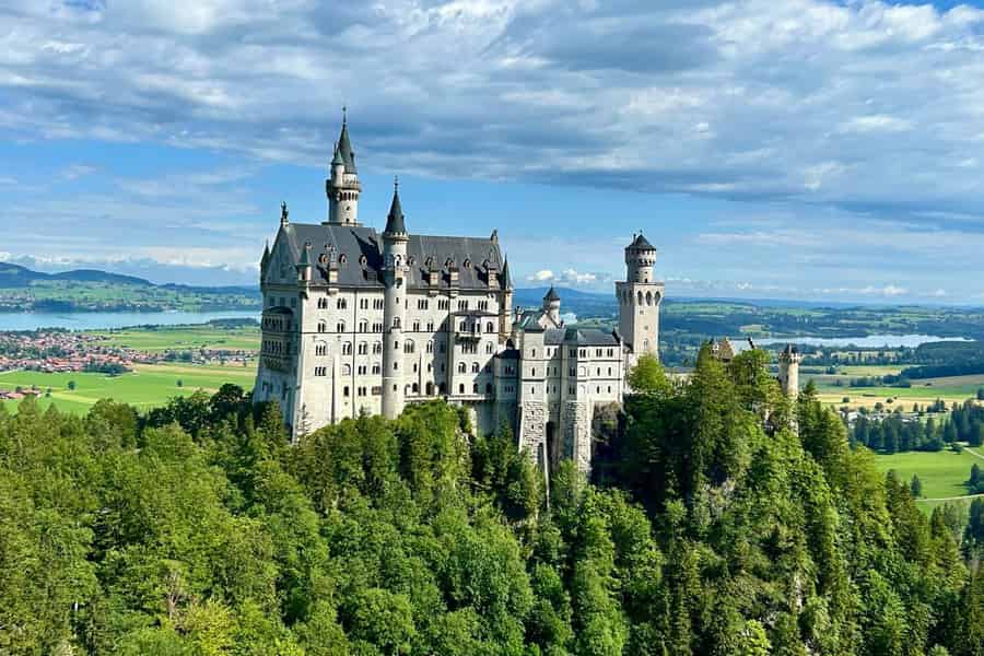 Ab Augsburg: Tour zum Schloss Neuschwanstein mit Eintrittskarte. Foto: GetYourGuide Ab Augsburg: Tour zum Schloss Neuschwanstein mit Eintrittskarte. Foto: GetYourGuide