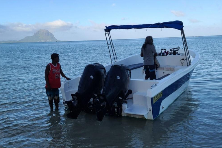 IleAuxBenitiers: Private tour CrystalRock, Lunch on island