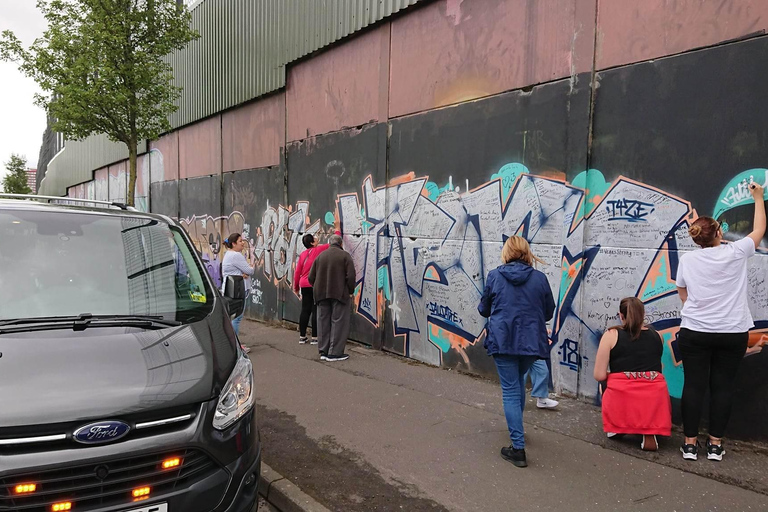 Belfast : Visite guidée du célèbre taxi noir avec Irish Coffee