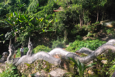 Spiritueller Sonnenaufgang: Wat Pha lat , Almosen, Meditation &amp; Gesang