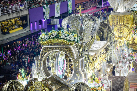 Rio: Sector 9 Carnival Ticket & Airport/Hotel Transfer