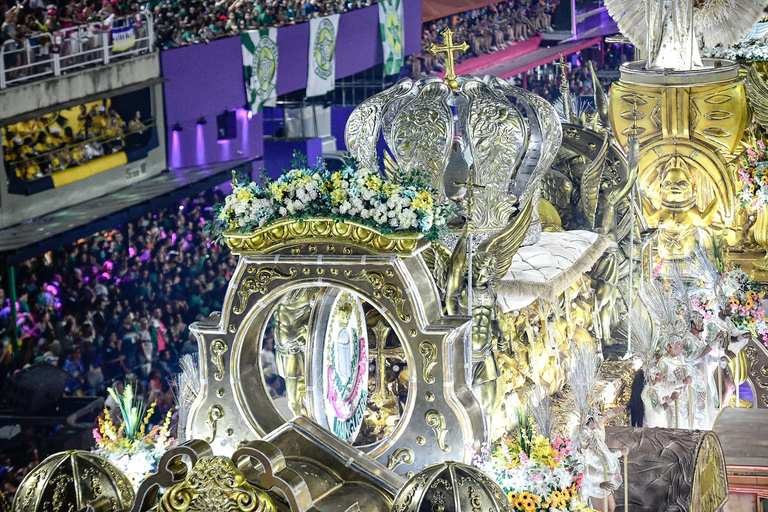 Rio: Sector 9 Carnival Ticket & Airport/Hotel Transfer