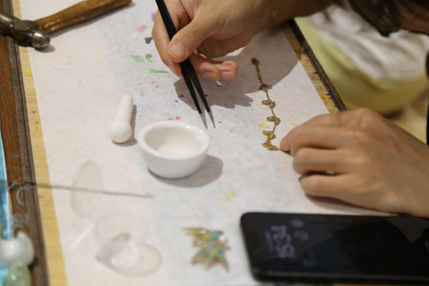 Shanghai: Mother-of-Pearl Jewelry Workshop