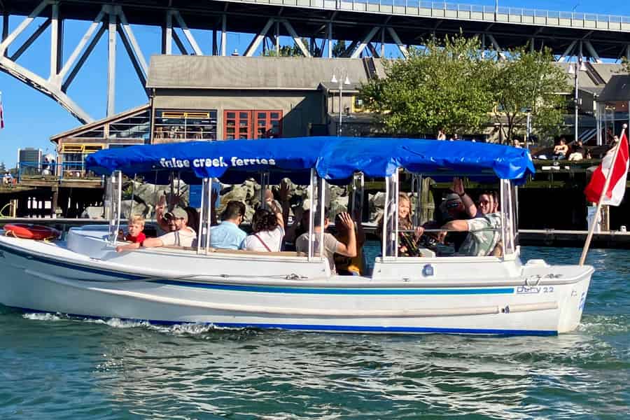 Vancouver: Elektroboot-Tour auf dem False Creek. Foto: GetYourGuide