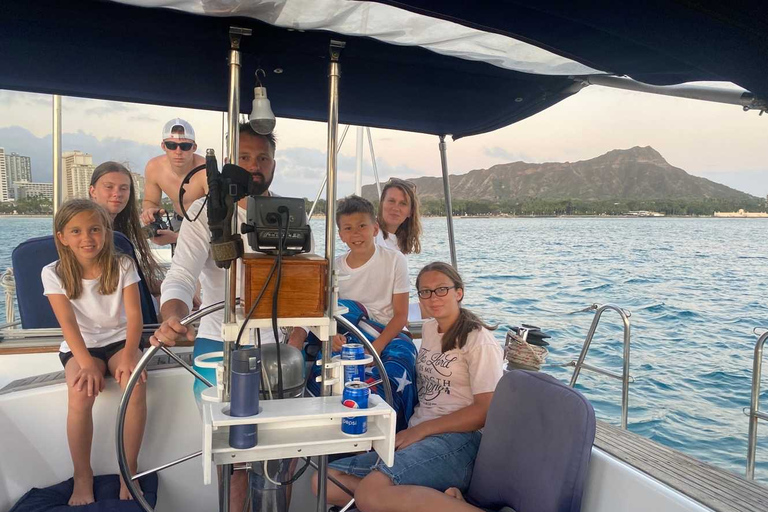 Oahu: Sunset sailing in small intimate groups