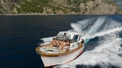 Positano: Bootstour zur Amalfiküste mit Besuch eines Fischerdorfes