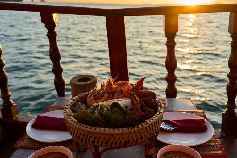 Krabi: Sunset Dinner Cruise & Swimming by Luxury Junk Boat
