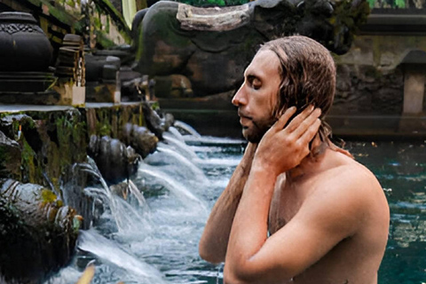 Ubud: rituale di purificazione balinese e workshopRituale di purificazione Melukat al tempio Tirta Empul