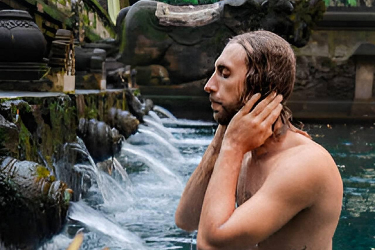 Ubud: rituale di purificazione balinese e workshopRituale di purificazione Melukat al tempio Tirta Empul