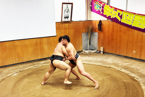Tokyo: Sumo Experience with Live Show & Audience Challenge