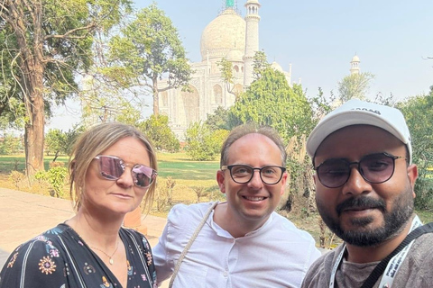 Agra: Taj Mahal Skip-the-Line Tour with Mausoleum Tour with Private Car, Driver and Tour Guide Only