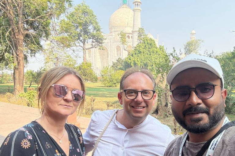 Agra: Taj Mahal Skip-the-Line Tour with Mausoleum Tour with Private Car, Driver and Tour Guide Only