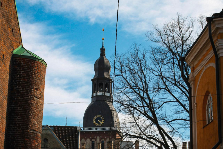 Riga: Old Town Walking Tour & 14-Beer Tasting