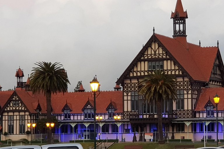 Desde Auckland:Baño de barro de Hell&#039;s Gate y excursión por los lugares más destacados de Rotorua