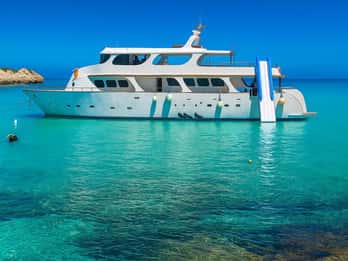 Protaras: DREAM Luxus-Yachtkreuzfahrt mit Rutsche, BBQ und 1 Getränk