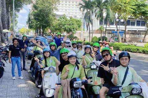 Saigon: tour diurno e notturno con gastronomia locale l Opzione per donne