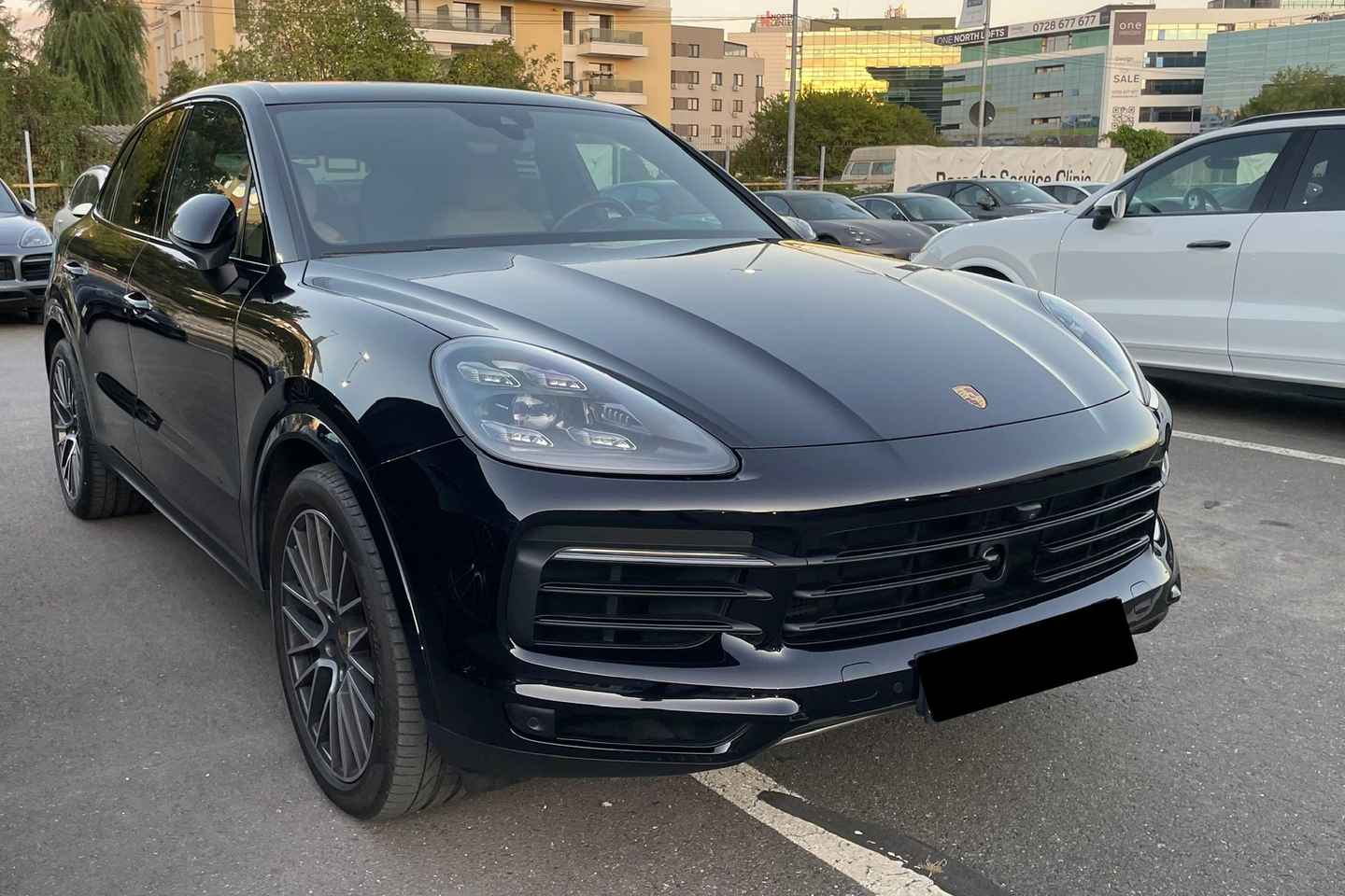 Бухарест: Комфортный трансфер из аэропорта на Porsche Cayenne