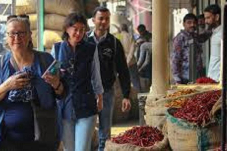 Agra : Visite du vieux bazar de Kinari. A pied et en Tuk Tuk Auto.