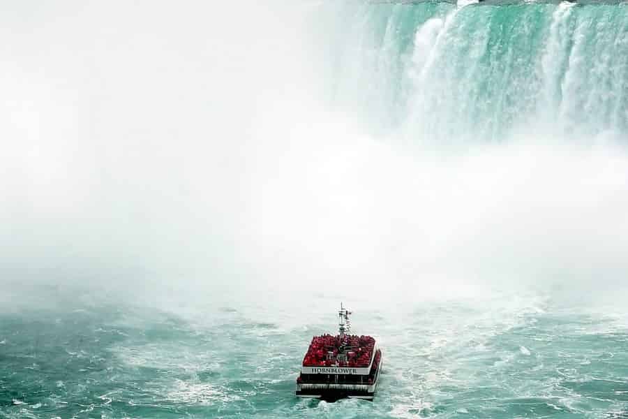 Niagarafälle: Bootstour, Reise hinter die Fälle & Tower Tour. Foto: GetYourGuide