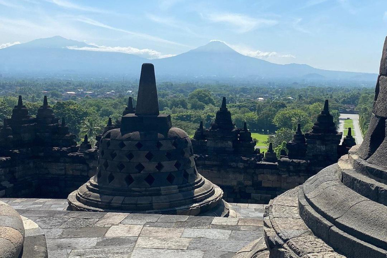 Circuit de 2 jours à Borobudur avec camping et randonnée à MerbabuCircuit de 2 jours à Borobudur avec camping et randonnée au Merbabu