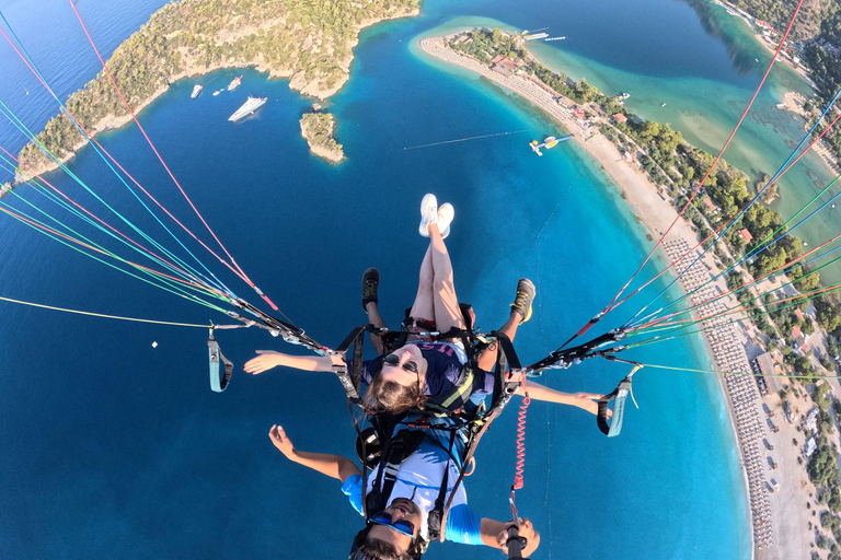 Från Fethiye: Oludeniz Paragliding Trip med transferFrån Fethiye: Oludeniz skärmflygningstur med transfer