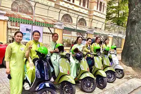 Saigon: tour diurno e notturno con gastronomia locale l Opzione per donne