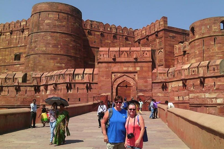 Vanuit Delhi: Agra op dezelfde dag met de snelste trein van IndiaTour vanuit Delhi: 1e klas treinbus, chauffeur &amp; gids