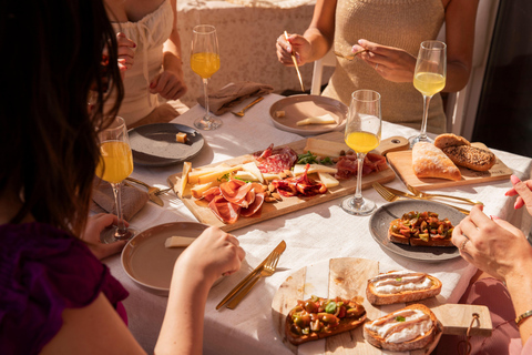 Prywatna degustacja wina z widokiem na Sagrada Familia i posiłkiem tapas