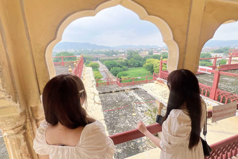 Jaipur: Instagram Spot Tour with a Photographer and Guide Tour by Tuk-Tuk with Driver Only